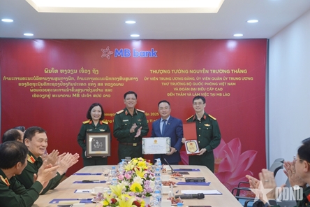 Sr. Lt. Gen. Nguyen Truong Thang works with MB Laos